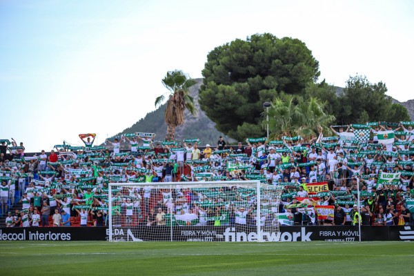 El Eldense combate la 'invasión' visitante