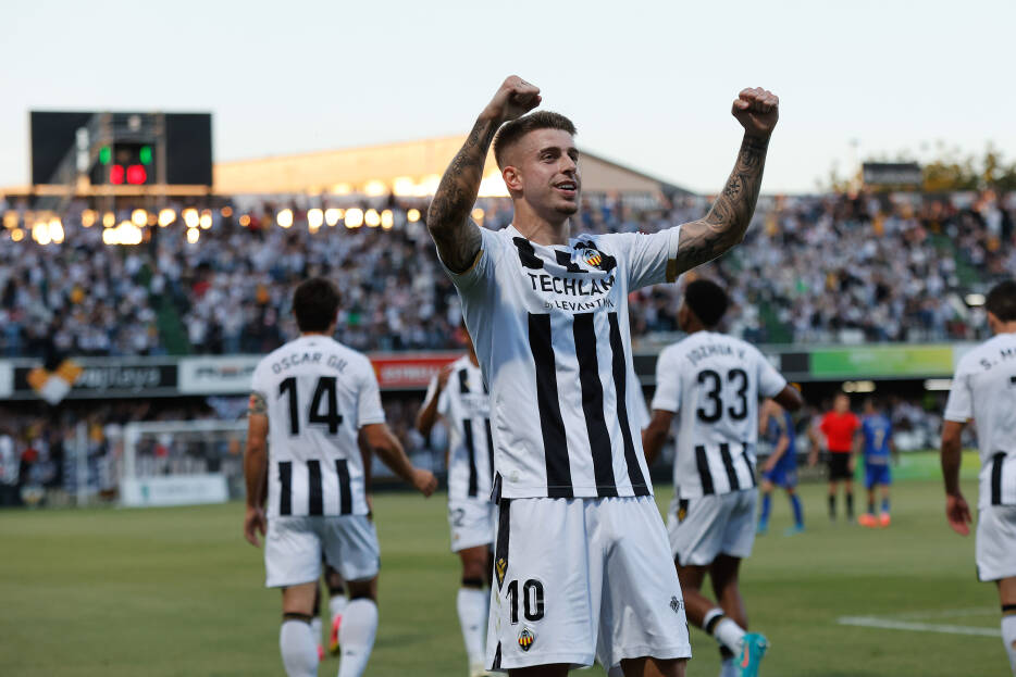 El Castellón firma su temporada más goleadora en más de medio siglo