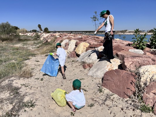 Casa Intur y Aquarama organizan una jornada de limpieza de playas: el 60% de residuos son plásticos