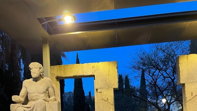 El Ayuntamiento de València invierte 50.000 euros en el alumbrado del jardín del Antiguo Hospital