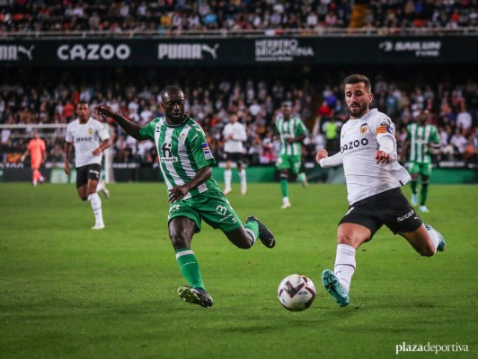 El Valencia ganó al Betis 3-0 tras dos triunfos verdiblancos consecutivos en Mestalla
