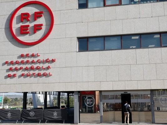 El Gobierno dice que actuará con rigor y seriedad para devolver la normalidad a la RFEF
