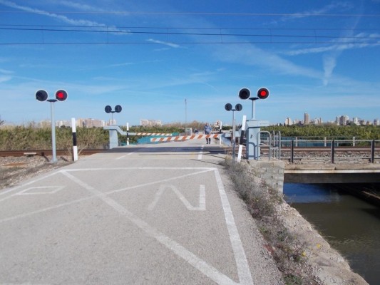 Adif invertirá 2,4 millones de euros en eliminar el paso a nivel de Tavernes de la Valldigna
