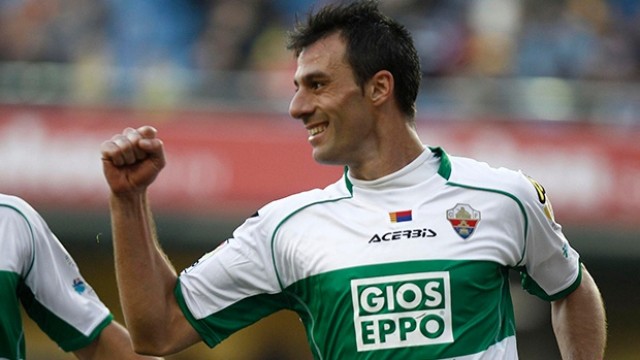 El Elche completa el regreso del central Sergio Pelegrín