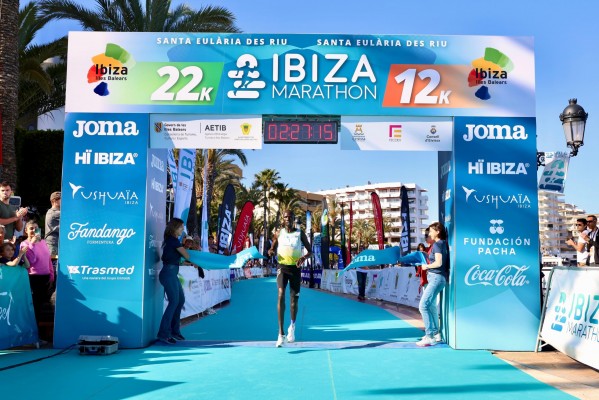 El Santa Eulària Ibiza Marathon pone su broche de oro como el evento deportivo más multitudinario de la historia de la isla