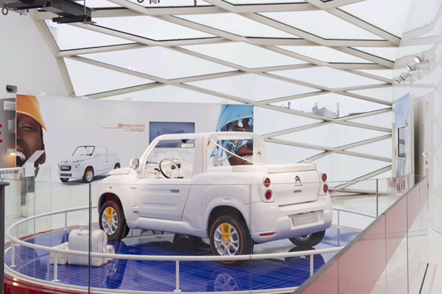 Un descenso de vértigo en el C_42 de Citroën, en París