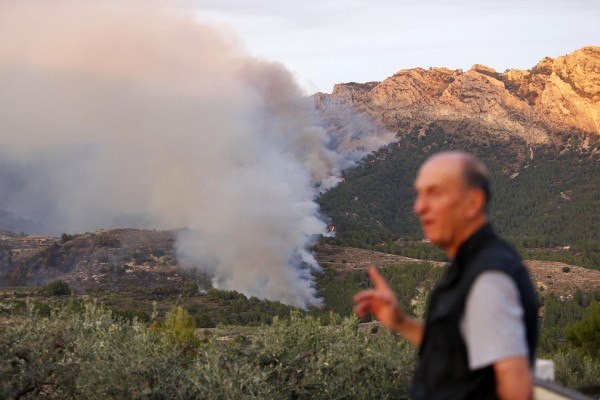 Calcinadas hasta ahora unas 600 hectáreas en el incendio de Tárbena, aún por estabilizar