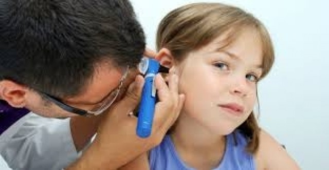 Decálogo para evitar la otitis este verano en playas y piscinas