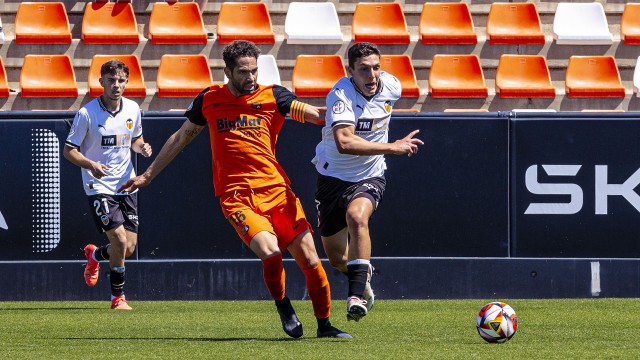 Un polémico arbitraje derriba al Mestalla