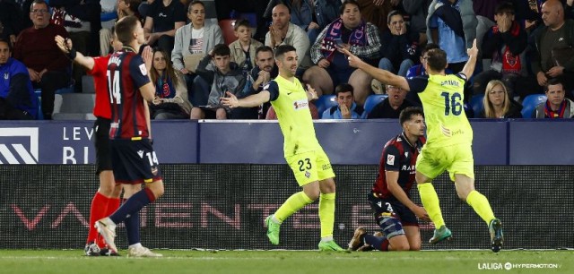 El Amorebieta rompió la mejor racha del curso en el Ciutat, con récord asistencia