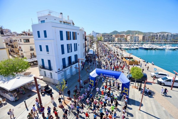 El Santa Eulària Ibiza Marathon pone su broche de oro como el evento deportivo más multitudinario de la historia de la isla
