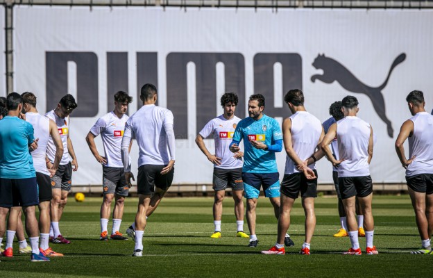 El Valencia huye de la presión por Europa