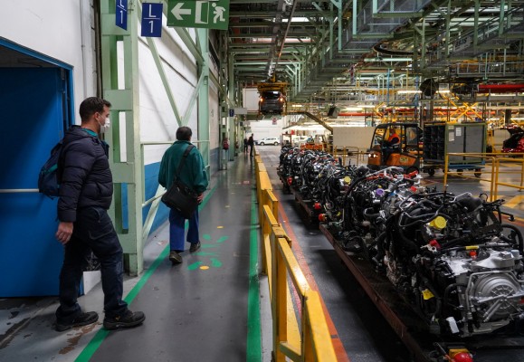 La planta de Ford Almussafes se despide este lunes de la Transit y negocia un nuevo ERTE