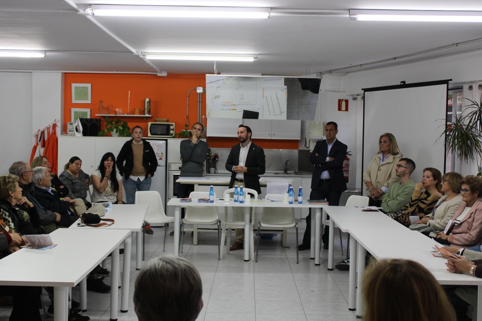 Toledo explica a los vecinos del Raval de la Trinidad las obras de la Zona de Bajas Emisiones