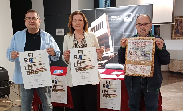 Més que llibres: Nules ultima la seua Fira amb una exposició de cotxes clàssics i música en valencià