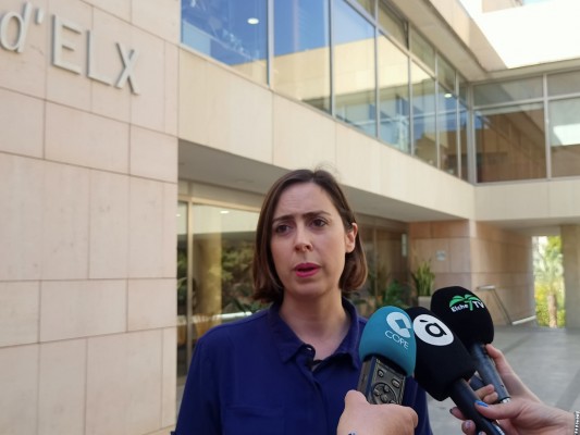 PSOE y Compromís en Elche valoran la renuncia de Navarro pero lamentan la tardanza 
