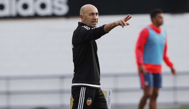 Pako Ayestarán se pone manos a la obra