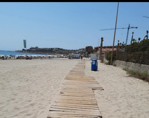 Vecinos de Playa de San Juan instan a Alicante y Costas a autorizar una pasarela hasta Niza