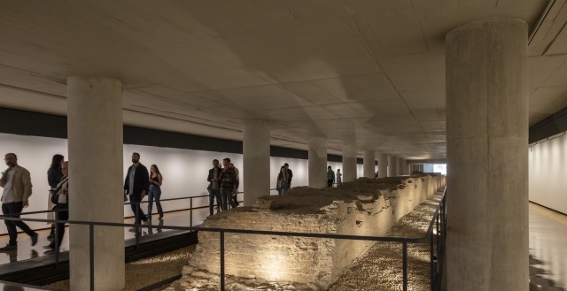 La muralla medieval que habita bajo el IVAM