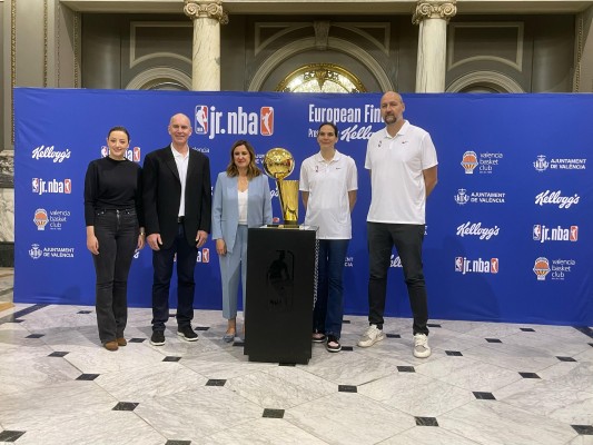 Catalá recibe a los embajadores europeos de la NBA y destaca la transmisión de valores a los más jóvenes a través del baloncesto