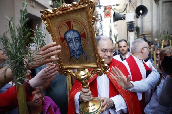 Una multitudinaria Peregrina completa el recorrido hasta el Monasterio de Santa Faz