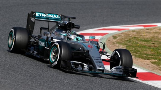 Rosberg, el más rápido en unos lluviosos segundos entrenamientos de Austria