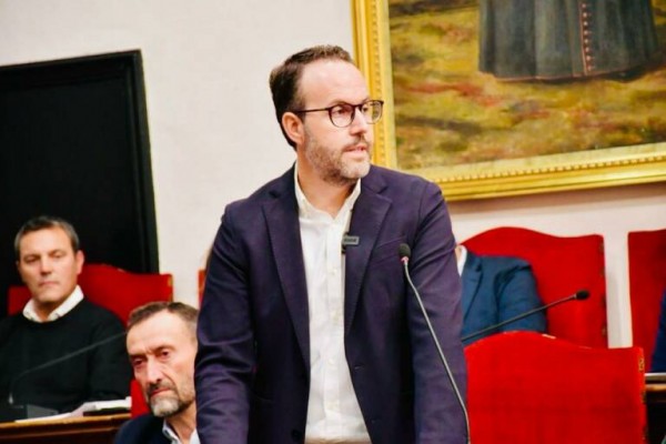 El PSOE de Elche pide la dimisión del edil José Navarro del PP por los hechos de Semana Santa