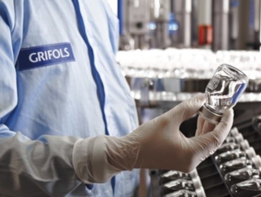 Grifols cae un 3,58% tras planear una emisión de bonos para refinanciar su deuda que vence en 2025

