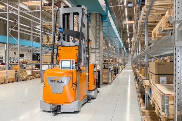 La empresa Still revoluciona la logística inteligente con sus vehículos de guiado automático