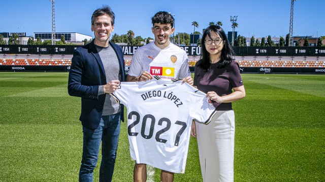 Diego López extiende su contrato hasta 2027