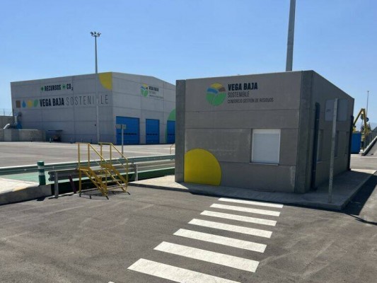 Colectivos de la Vega Baja denuncian el acuerdo para llevar las basuras a Valencia sin premiar la separación