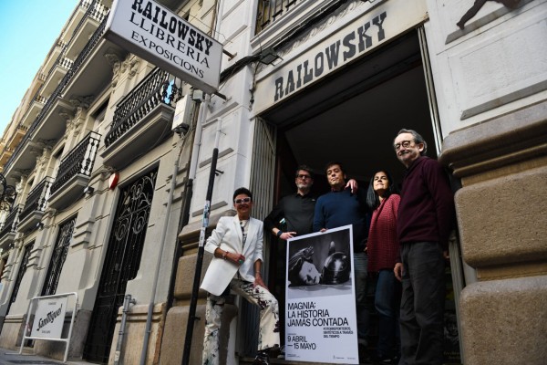 Railowsky abre las puertas a MAGNIA, una agencia ficticia de fotorreporteros con IA