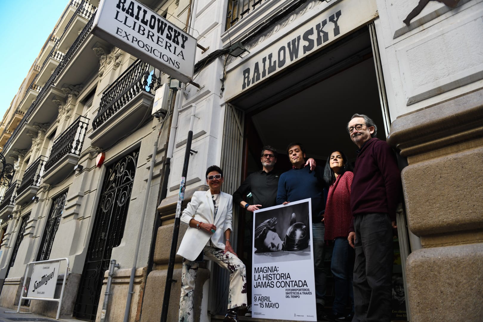 Railowsky abre las puertas a MAGNIA, una agencia ficticia de fotorreporteros con IA