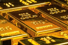Los futuros del oro marcan un récord tras imponer Trump aranceles a la importación de lingotes