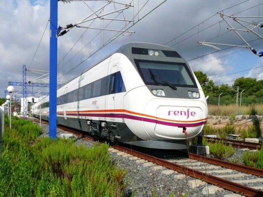 Renfe ofrece más de 5.000 plazas Larga Distancia entre Castelló y Sevilla por la Feria de Abril