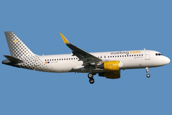 Las cancelaciones y retrasos de Vueling afectan a la línea entre Alicante y Bilbao