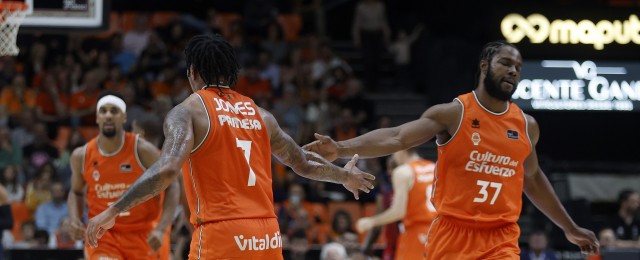 Jones, 37 de valoración, y Ojeleye, con 30, la pareja más valorada en Valencia desde 2004