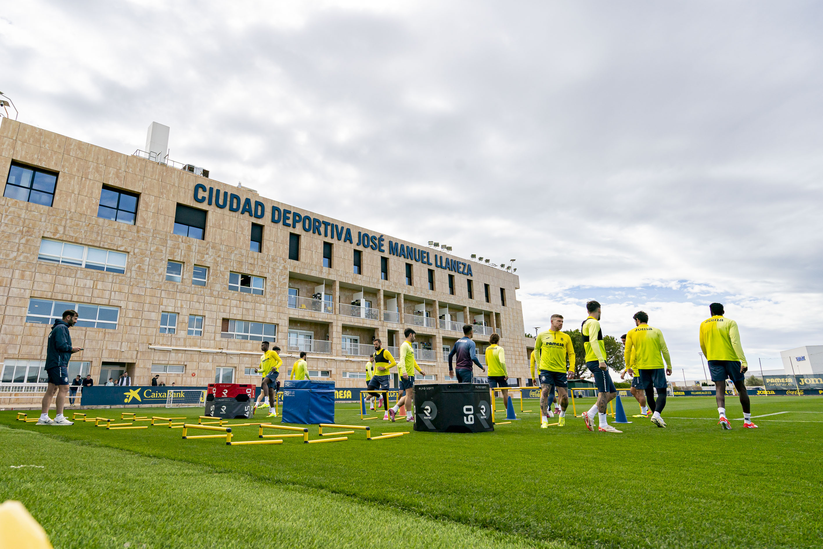 El Villarreal regresa al trabajo pendiente de la evolución de Foyth, Reina y Bailly