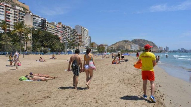 Alicante esprinta con el socorrismo para activarlo en verano: Ebone-Embesur retendrá la contrata