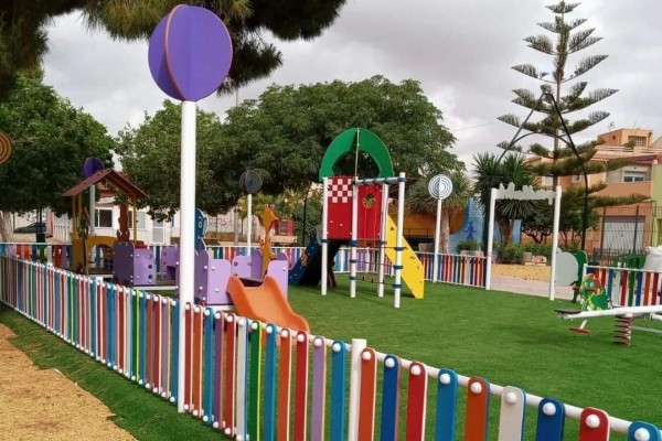 Famdif ayudará a garantizar la accesibilidad de los parques infantiles repartidos por toda Cartagena