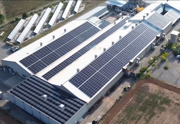 De Bilbao a Madrid o Castelló: 'boom' por las placas solares de la piscina Provincial con... 18 ofertas