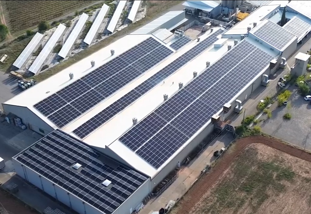 De Bilbao a Madrid o Castelló: 'boom' por las placas solares de la piscina Provincial con... 18 ofertas