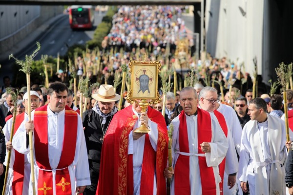 À Punt retransmitirá en directo la Romería de la Santa Faz con una programación especial