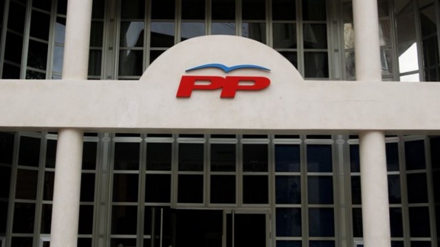 La sede del PP en Valencia amanece con un cristal roto por una pedrada