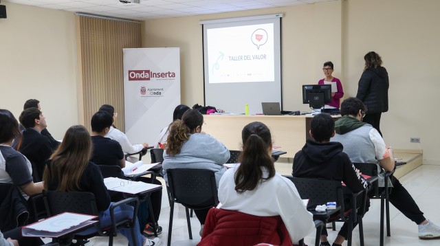 Onda forma a un total de 25 jóvenes del municipio en el sector de la logística y el almacén industriales