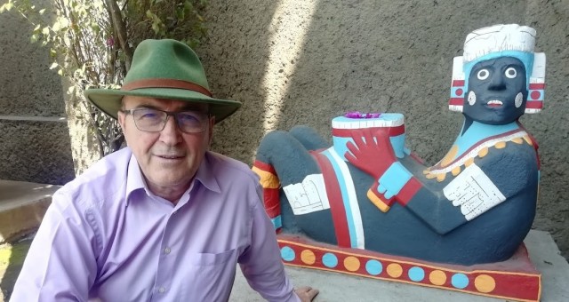 El escritor Juan Ramón Barat protagoniza un encuentro con jóvenes lectores de los institutos de Molina 