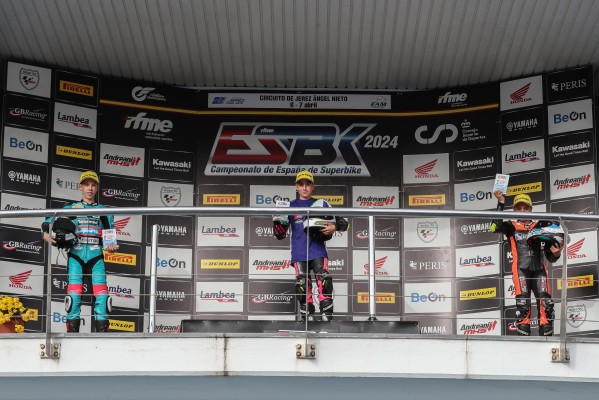 Enzo Zaragoza debuta en el Campeonato de España de Moto4 con pleno de victorias