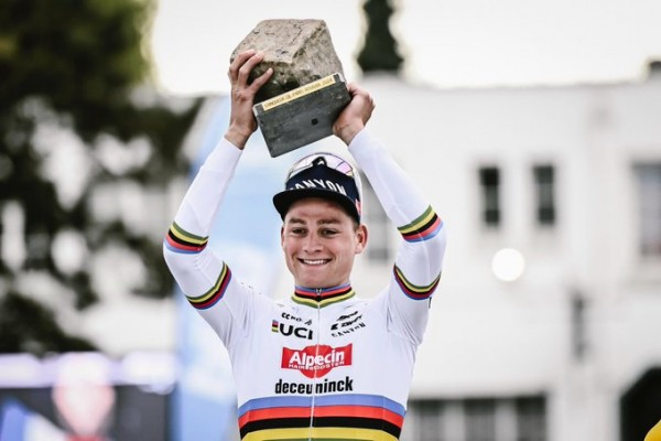 Van der Poel agranda su leyenda con un doblete en el 'Infierno del Norte'