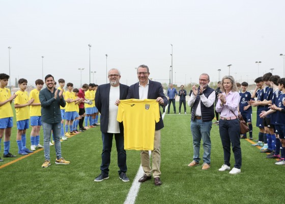 Diputación y Ayuntamiento invierten 220.000 euros en renovar el césped del campo de fútbol de El Campello