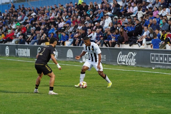El Castellón crece ante la adversidad y logra una victoria de mucho peso frente al Intercity